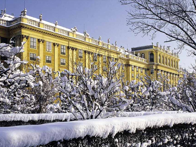 Képtalálat a következőre: „schönbrunn kastély télen”